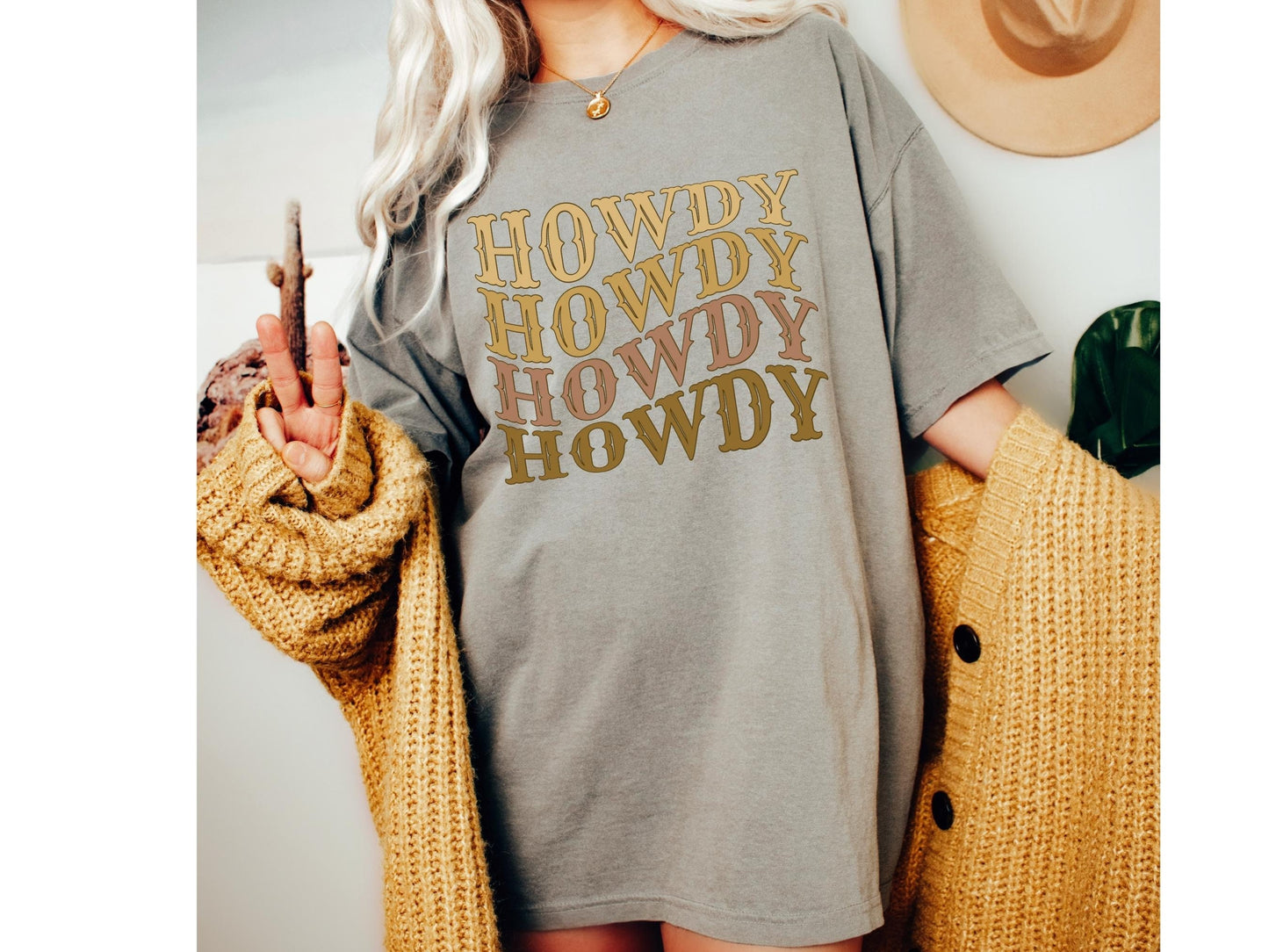 Comfort Colors Howdy Tshirt Western Graphic Boho Rodeo Tee Cowgirl Country Concert Crewneck Nashville Girls Trip Boho Oversized Clothes
