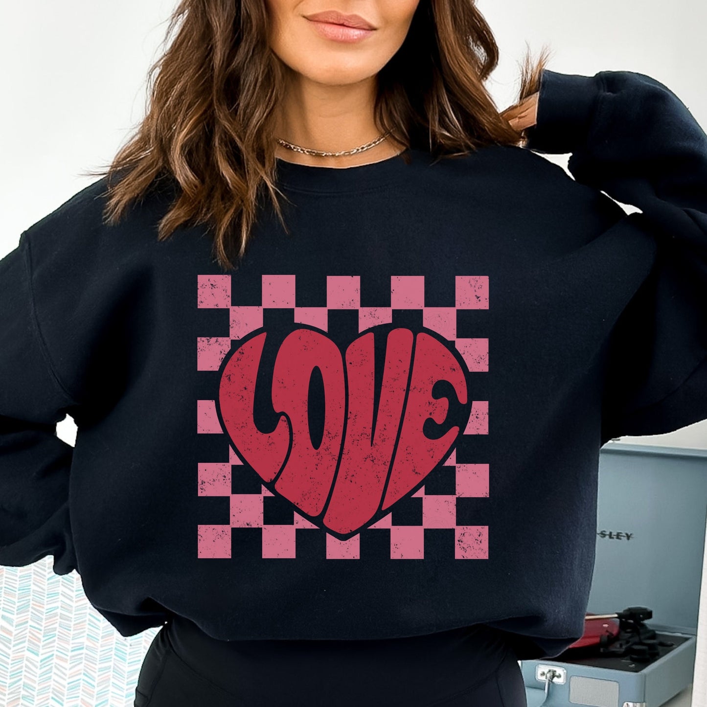 Retro Love Sweatshirt Heart Shirt Checkered Valentine Sweater Womens Retro Graphic Shirt Cute Valentines Day Gift Boho Valentines Heart