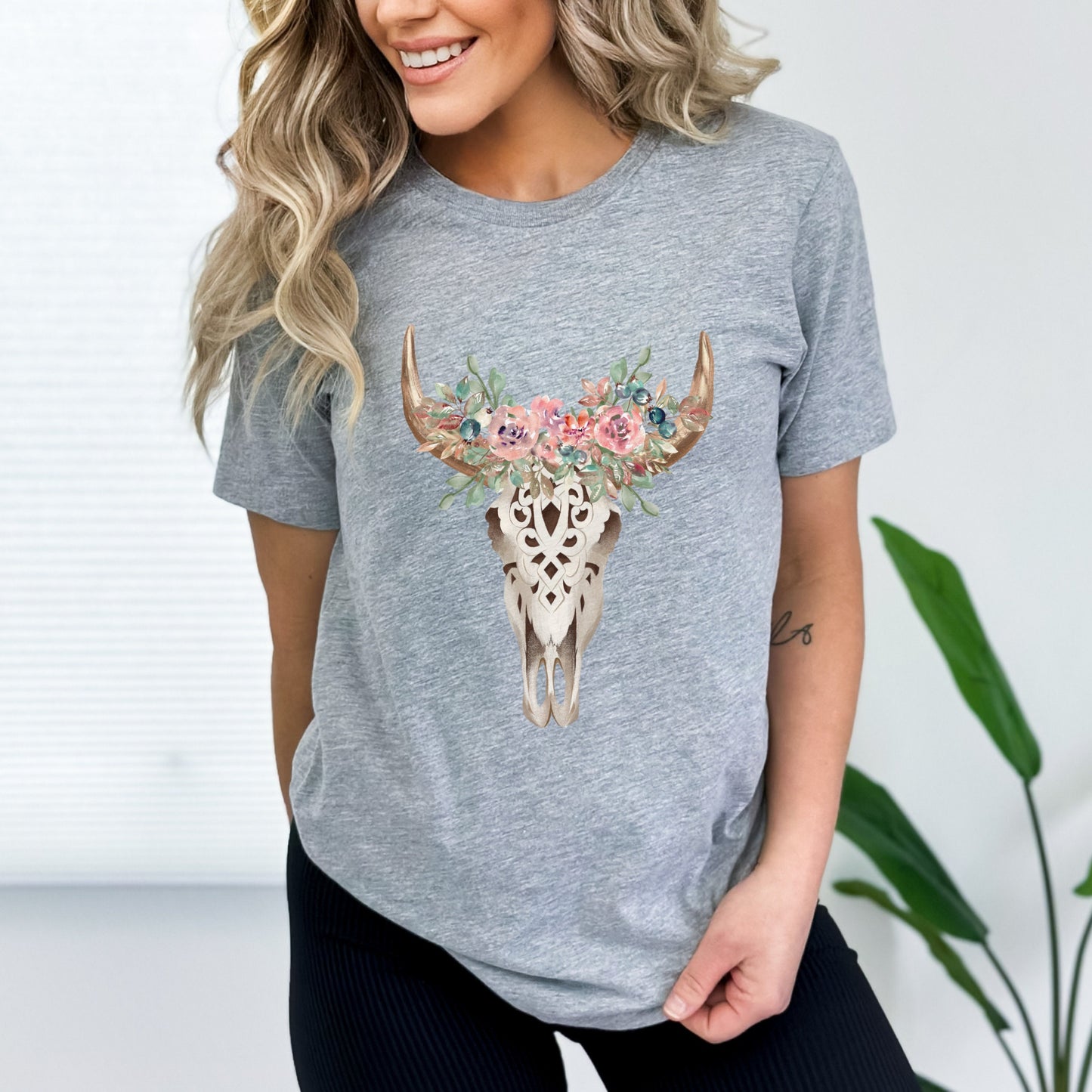 Floral Cow Skull Shirt Western Graphic Tee Cow Skull Tee Boho Floral Bull Skull TShirt Cowgirl shirt Cute Country Shirts Farm Girl Shirt Tee