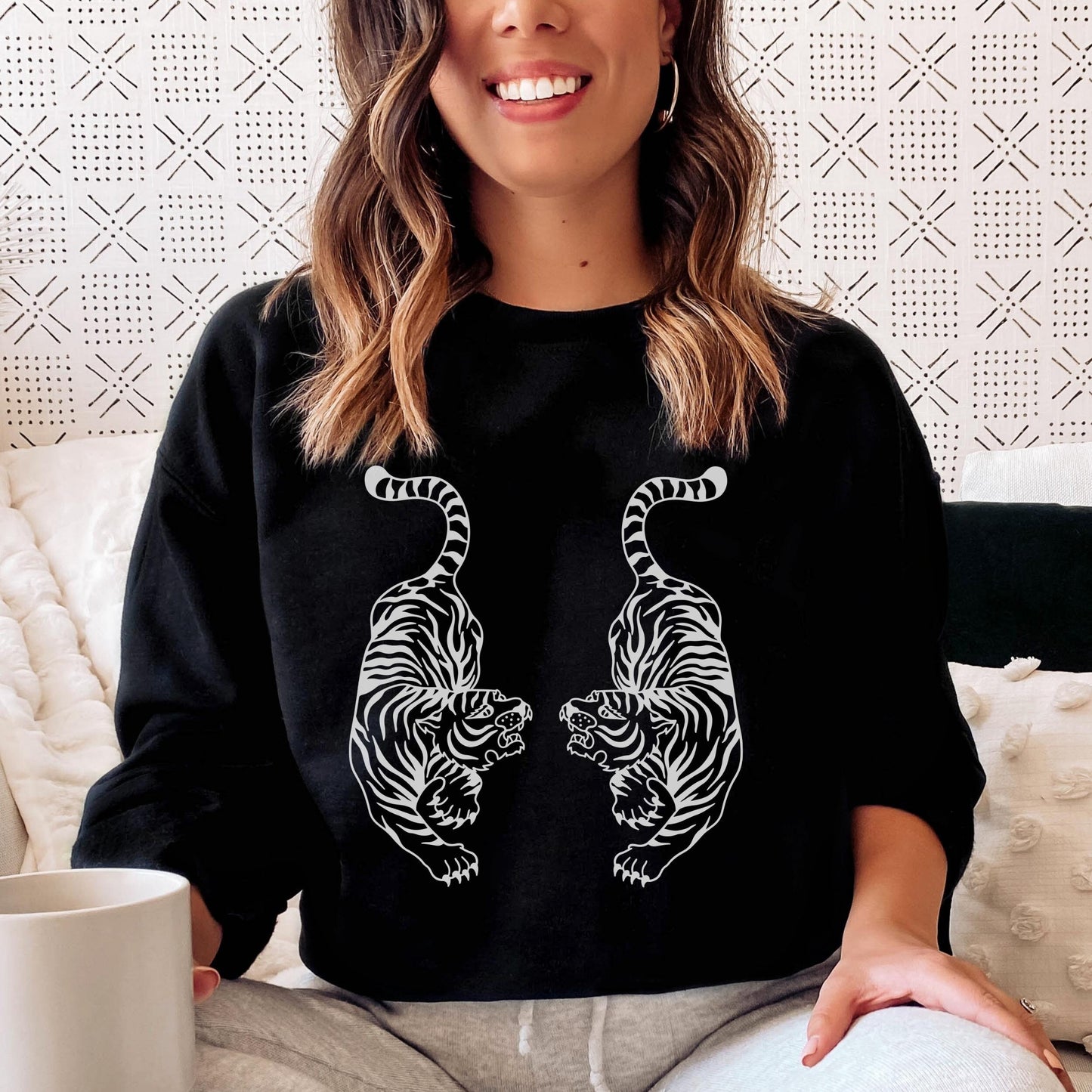 Tiger Graphic Sweatshirt Tiger Sweater Aesthetic Crewneck Indie Clothes Celestial Vintage Oversized Sweatshirt Trendy Crewneck Sweater
