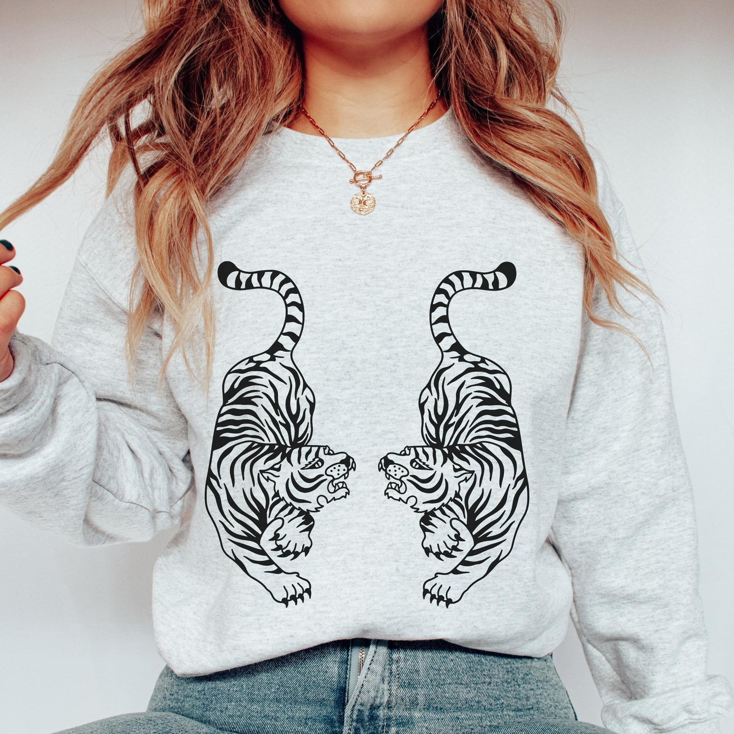 Tiger Graphic Sweatshirt Tiger Sweater Aesthetic Crewneck Indie Clothes Celestial Vintage Oversized Sweatshirt Trendy Crewneck Sweater