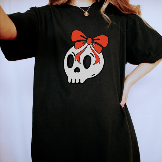 Comfort Colors Cute Kawaii Skull Shirt, Skull T-shirt, Halloween Graphic Tee, Goth Girl T Shirt, Dark Academia Aesthetic, Girl Skull Shirt