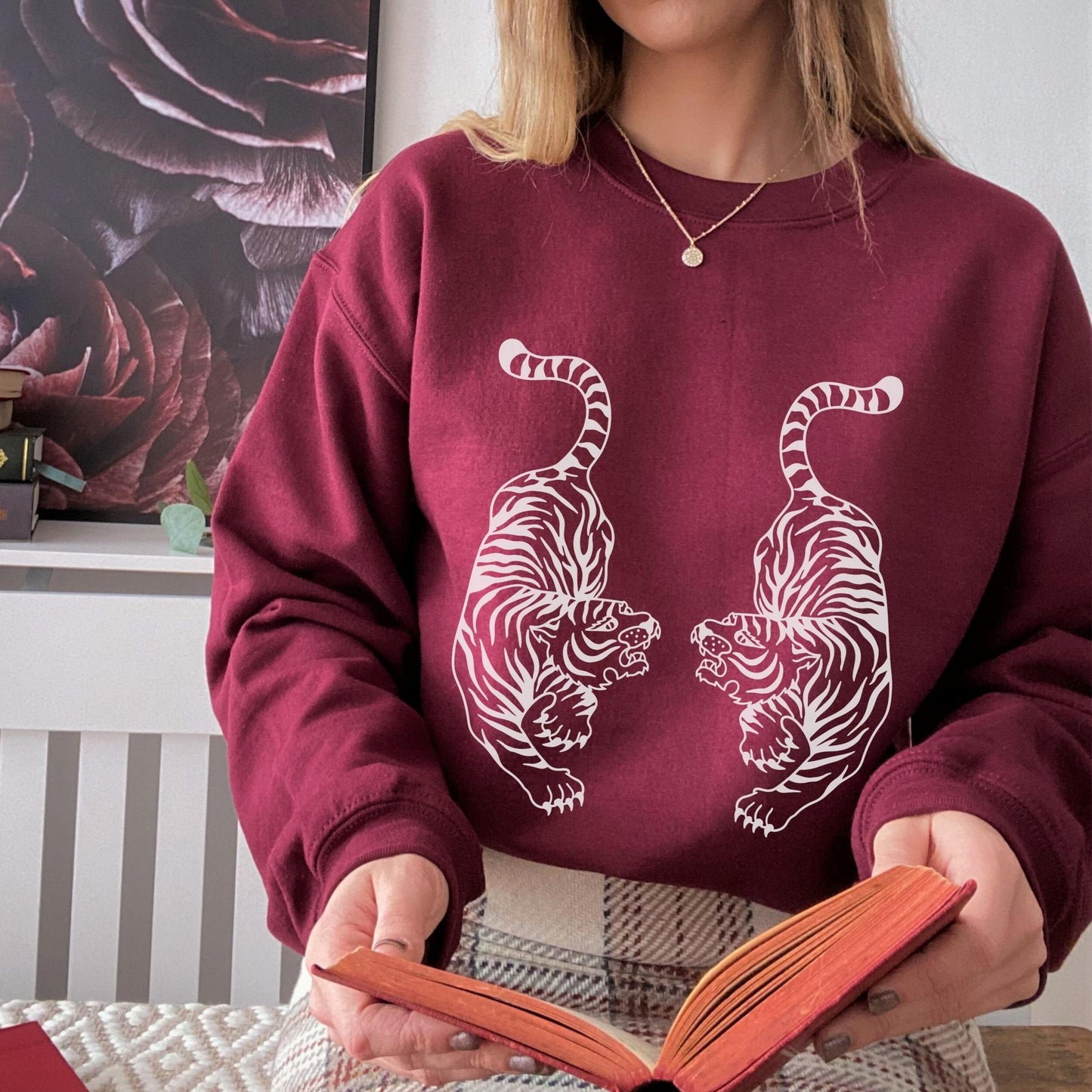 Tiger Graphic Sweatshirt Tiger Sweater Aesthetic Crewneck Indie Clothes Celestial Vintage Oversized Sweatshirt Trendy Crewneck Sweater