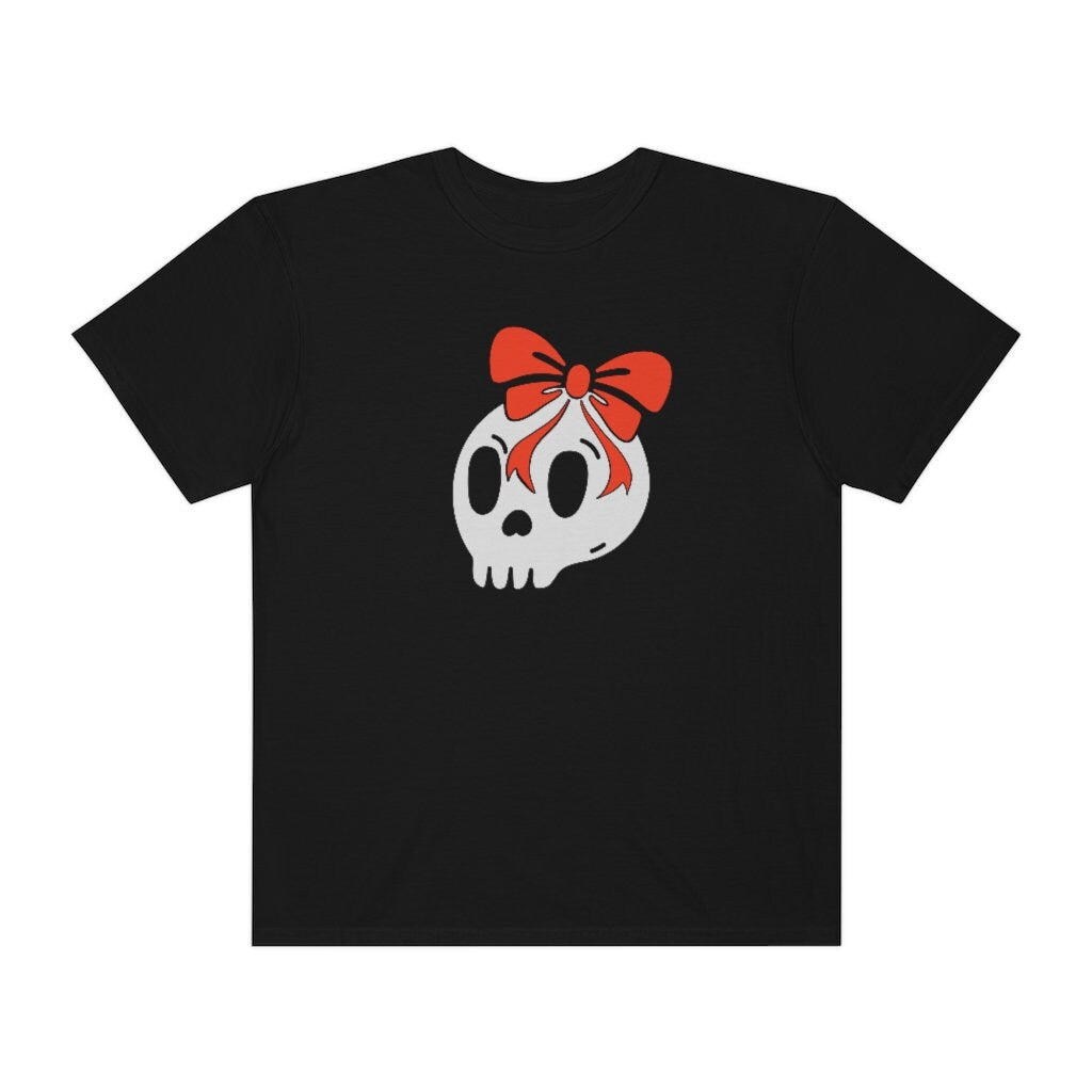Comfort Colors Cute Kawaii Skull Shirt, Skull T-shirt, Halloween Graphic Tee, Goth Girl T Shirt, Dark Academia Aesthetic, Girl Skull Shirt