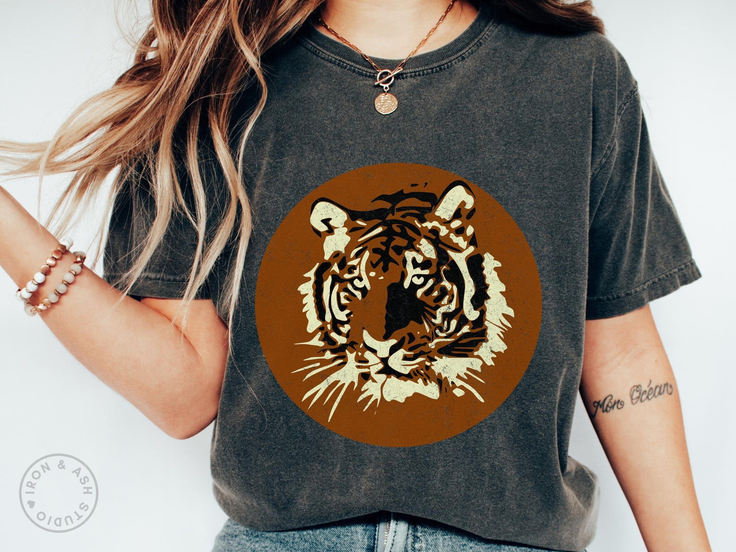 Tiger Shirt Retro Comfort Color Distressed Vintage Tiger Graphic Tee Indie Clothing Trendy Aesthetic Crewneck Jungle King Big Cats TShirt