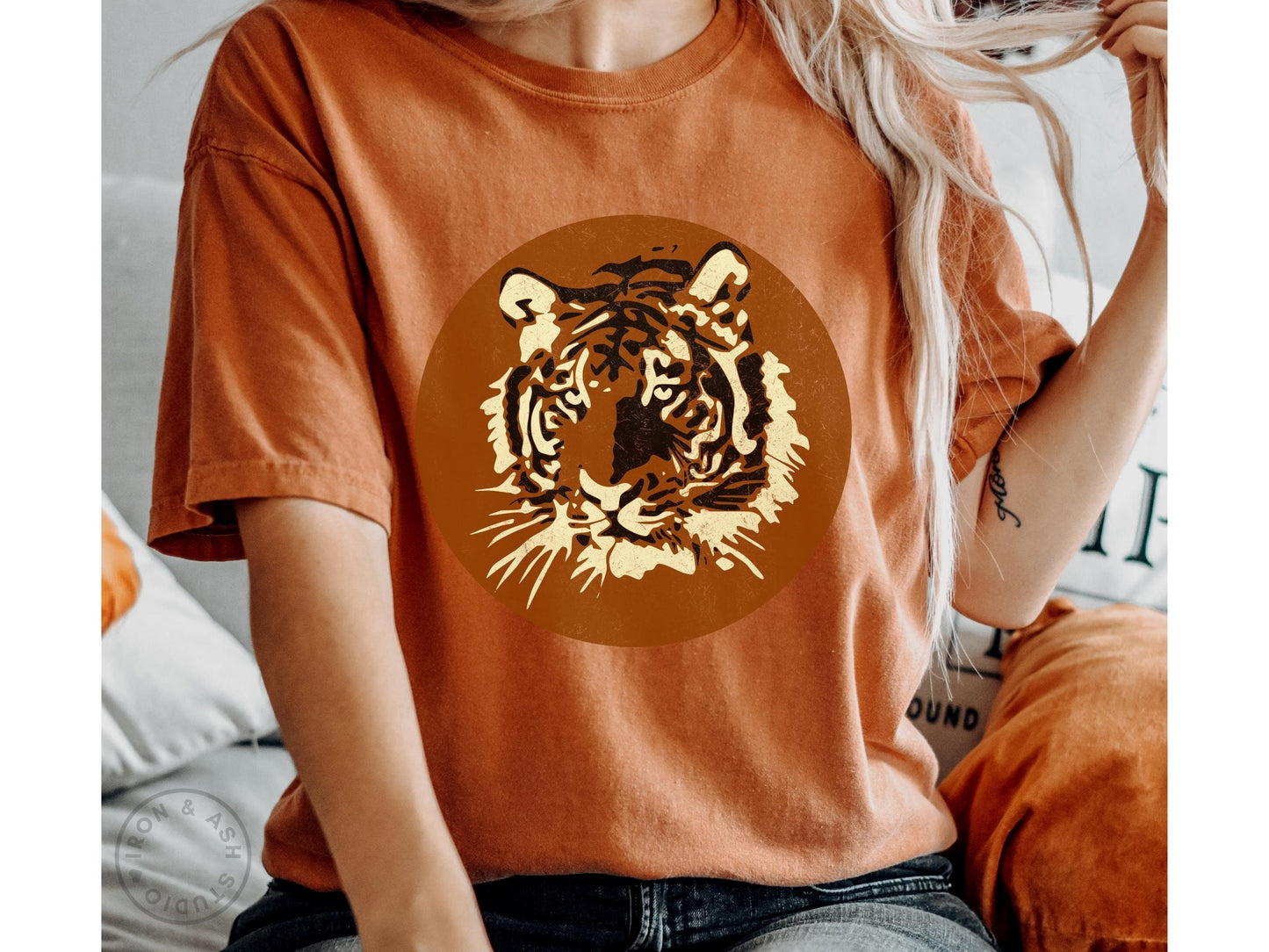 Tiger Shirt Retro Comfort Color Distressed Vintage Tiger Graphic Tee Indie Clothing Trendy Aesthetic Crewneck Jungle King Big Cats TShirt