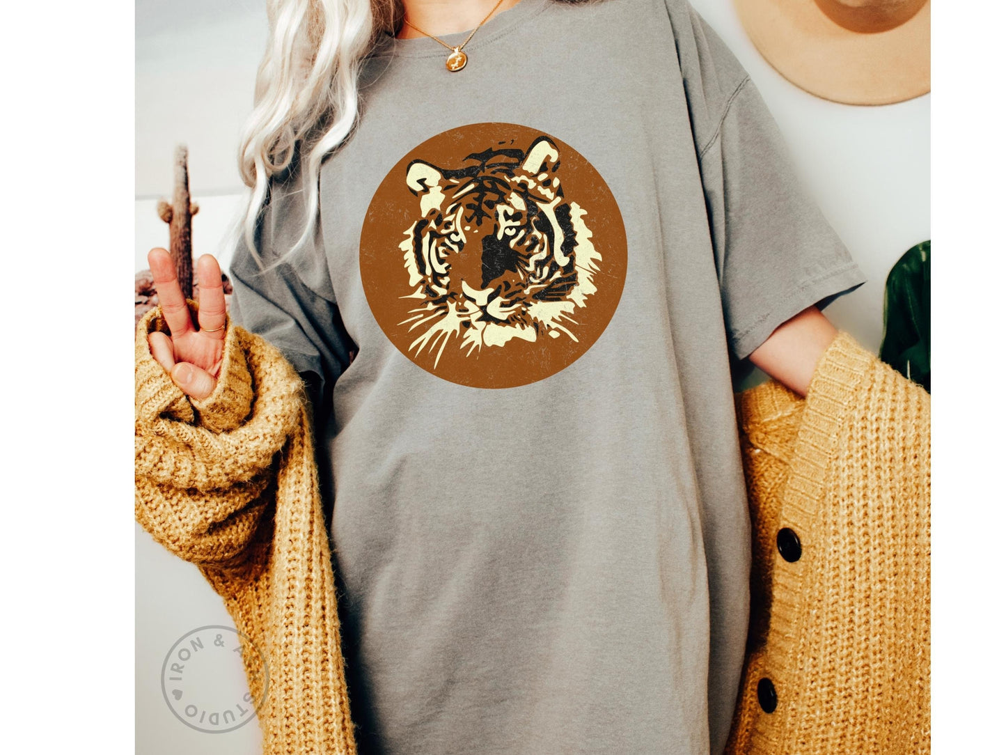 Tiger Shirt Retro Comfort Color Distressed Vintage Tiger Graphic Tee Indie Clothing Trendy Aesthetic Crewneck Jungle King Big Cats TShirt