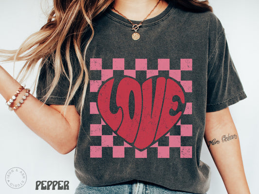 Retro Love Heart Shirt Comfort Color Checkered Valentine Tee Womens Retro Graphic TShirts Cute Valentines Day Gift Boho Valentines Heart Tee