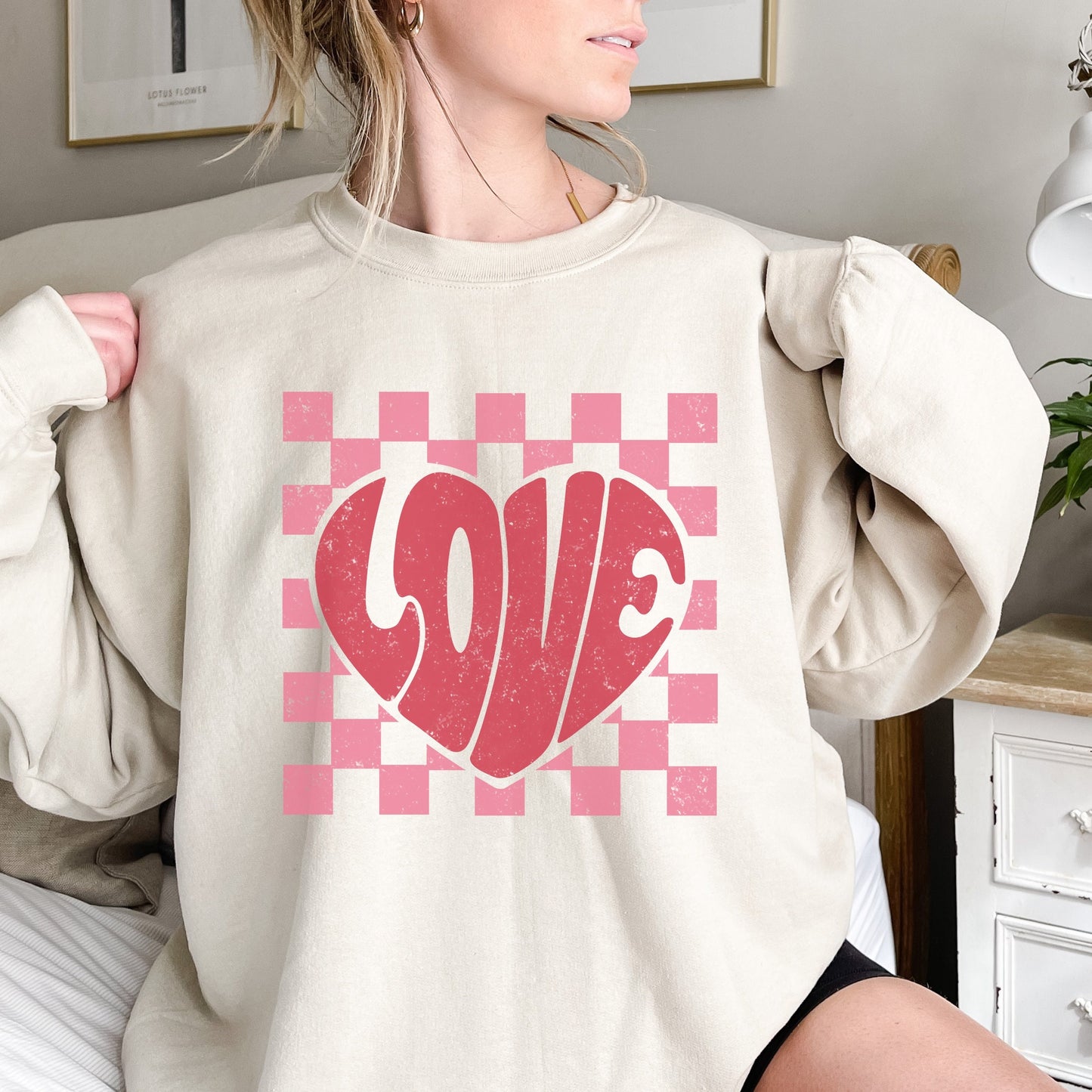 Retro Love Sweatshirt Heart Shirt Checkered Valentine Sweater Womens Retro Graphic Shirt Cute Valentines Day Gift Boho Valentines Heart