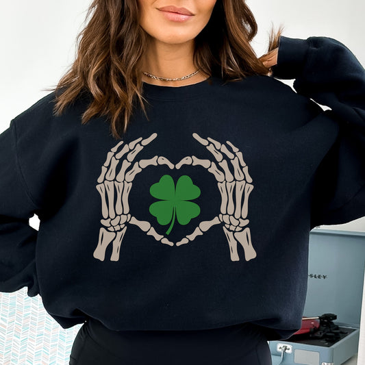 St Patricks Day Sweatshirt Skeleton Shamrock Heart Sweater for Women Men Cute St Paddys Crewneck St. Patricks Day Skeleton Hands Sweatshirt
