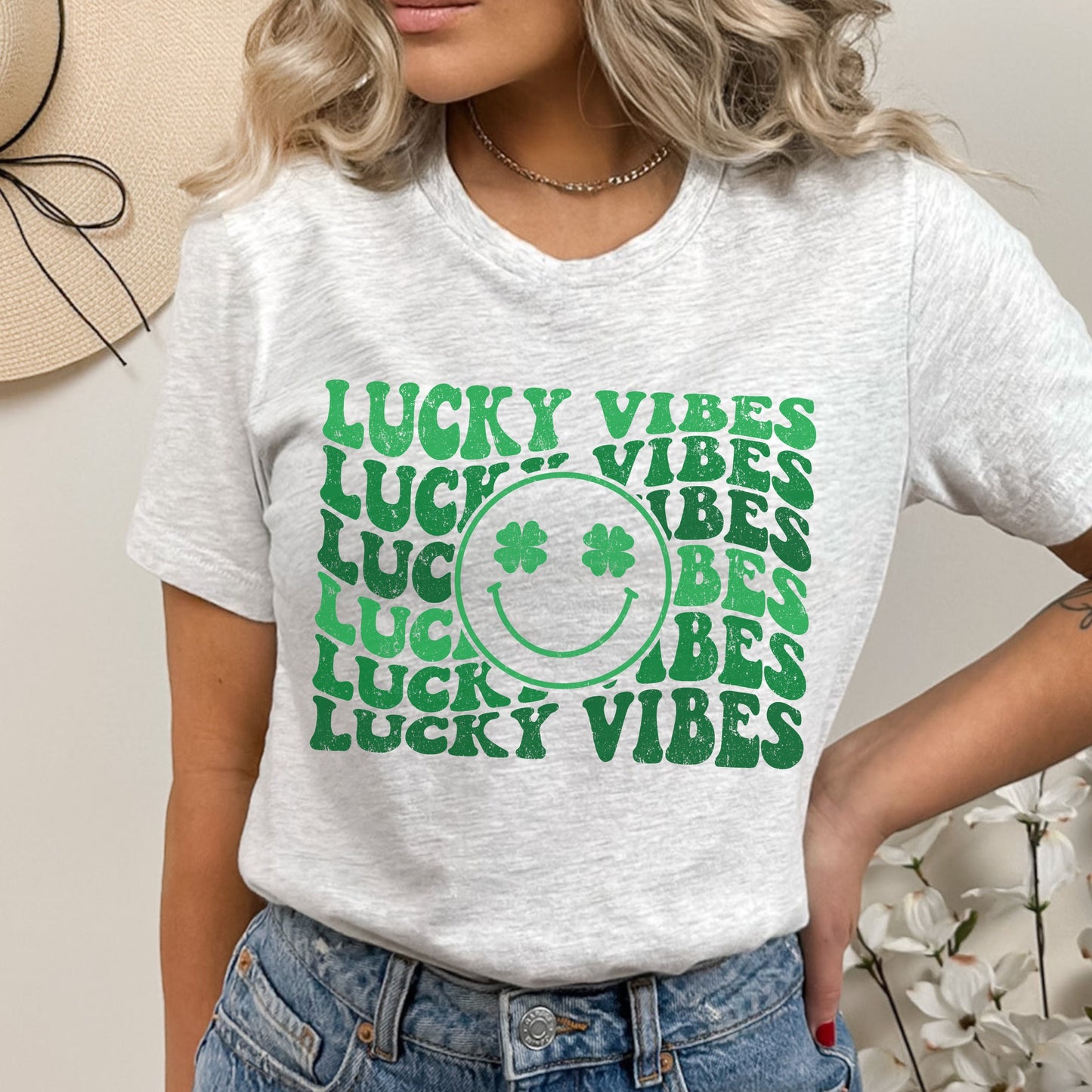 Lucky Vibes St. Patricks Day Shirt Cute Four Leaf Clover TShirt Shamrock T Shirt for Women St Paddys Day Outfit Retro Irish One Lucky Mama