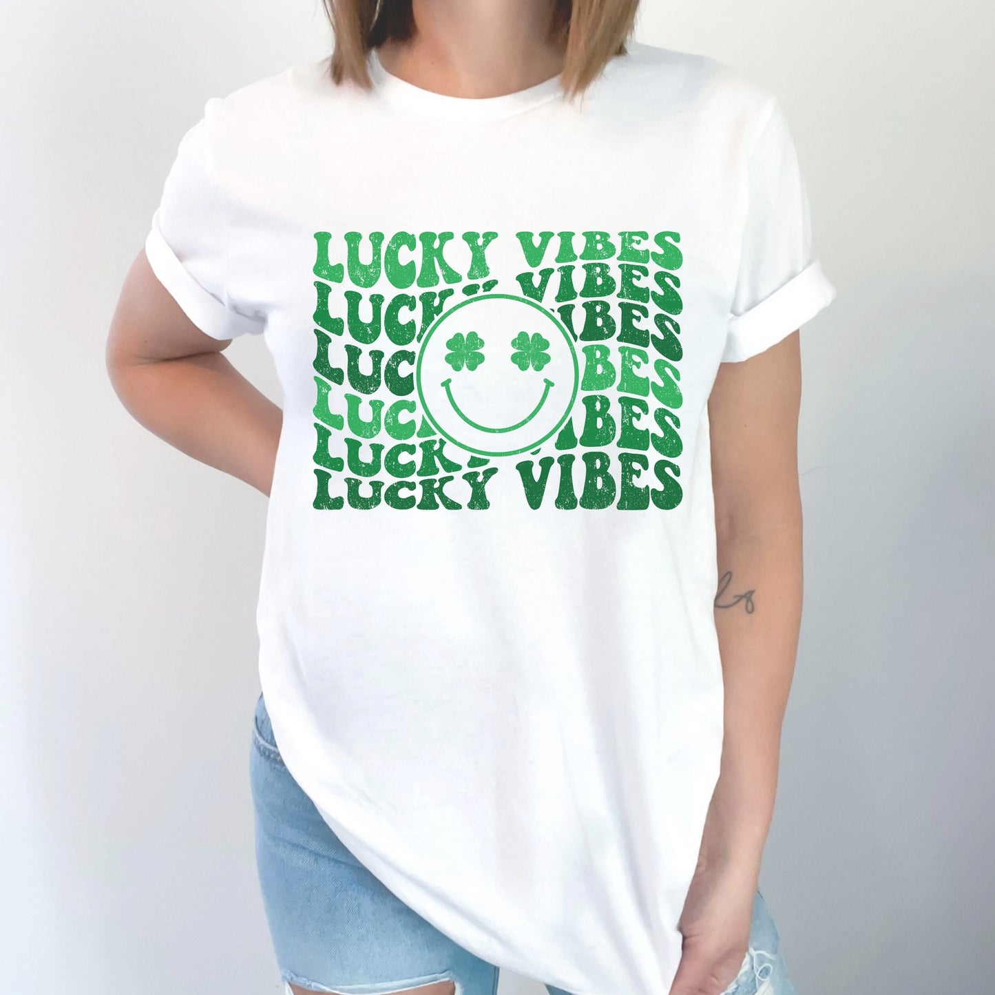 Lucky Vibes St. Patricks Day Shirt Cute Four Leaf Clover TShirt Shamrock T Shirt for Women St Paddys Day Outfit Retro Irish One Lucky Mama